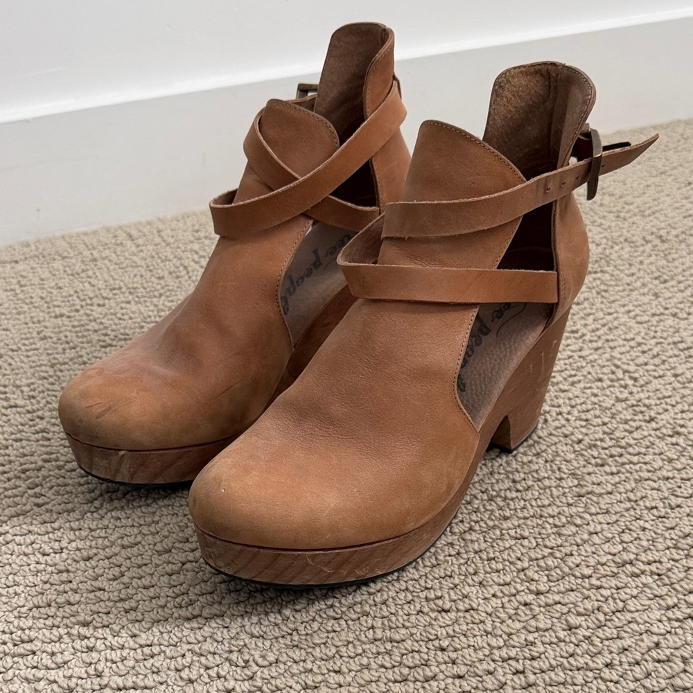 Free People Cedar Leather Clogs